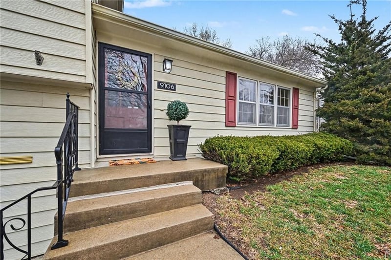 9106 97th St, Overland Park, KS 66212