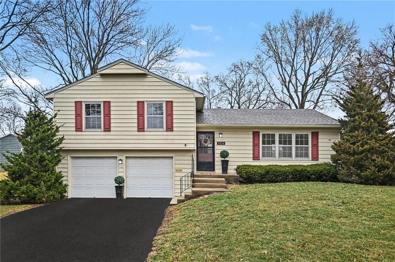 9106 97th St, Overland Park, KS 66212