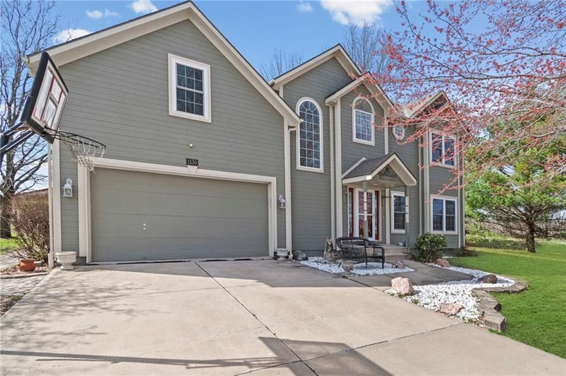 1330 N Lake City Valley Rd, Buckner, MO 64016