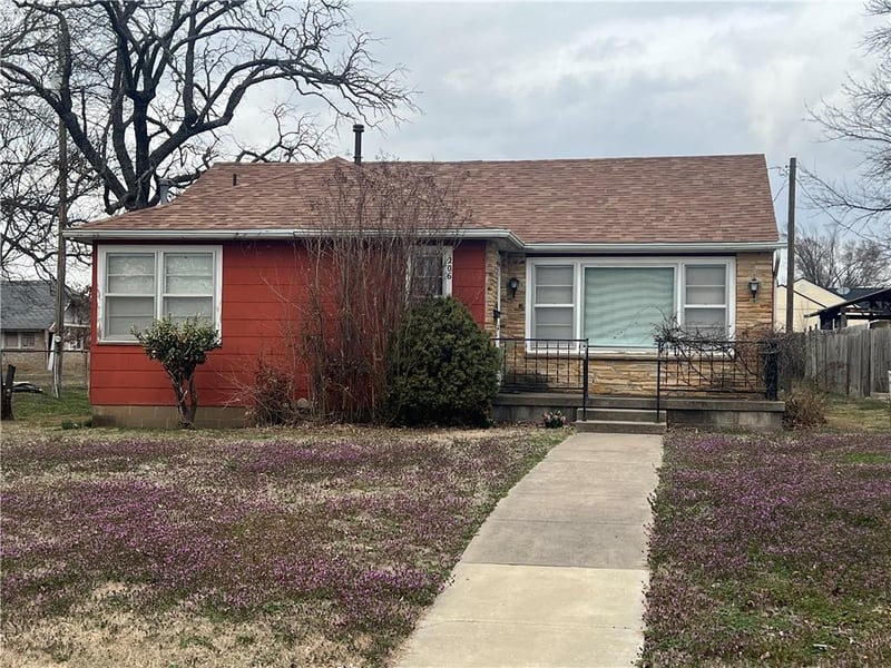 206 Bradley St, Sedan, KS 67361