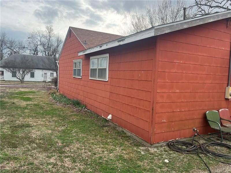 206 Bradley St, Sedan, KS 67361