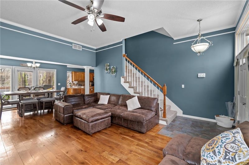 7833 Strathbury Ave, Kansas City, MO 64151