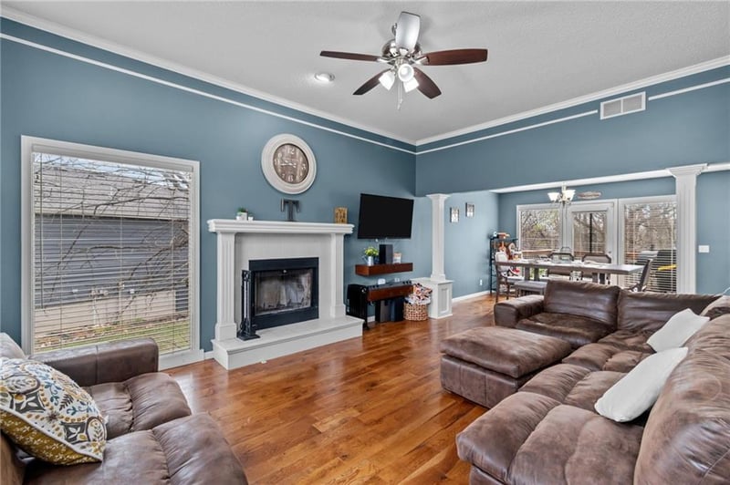 7833 Strathbury Ave, Kansas City, MO 64151