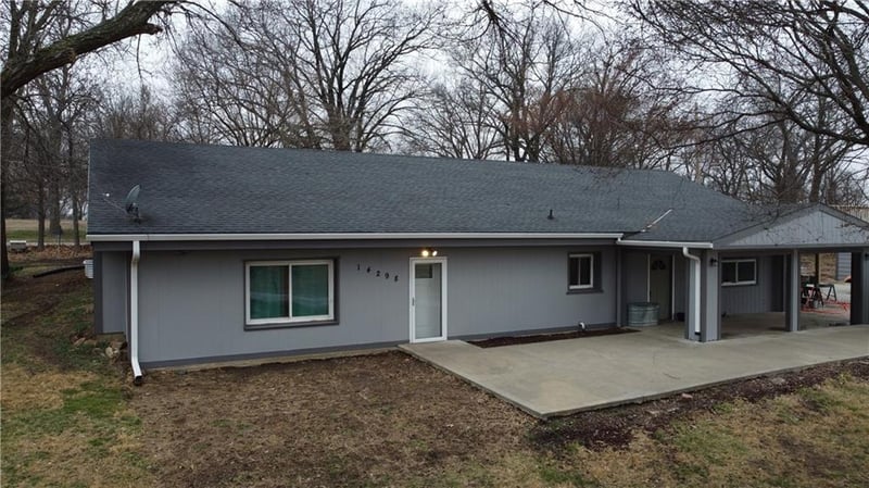 14298 Leavenworth Rd, Basehor, KS 66007