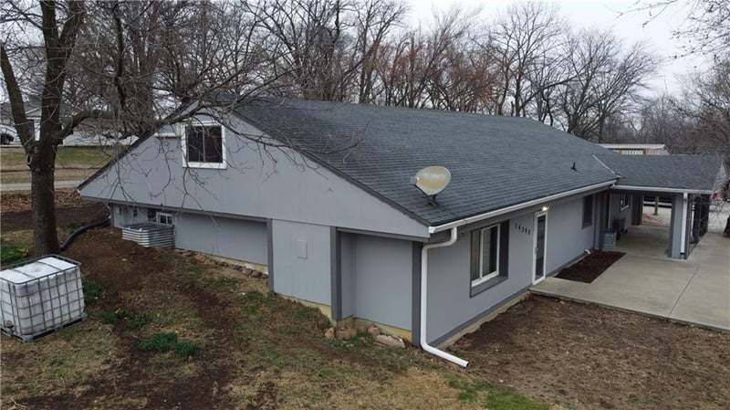 14298 Leavenworth Rd, Basehor, KS 66007