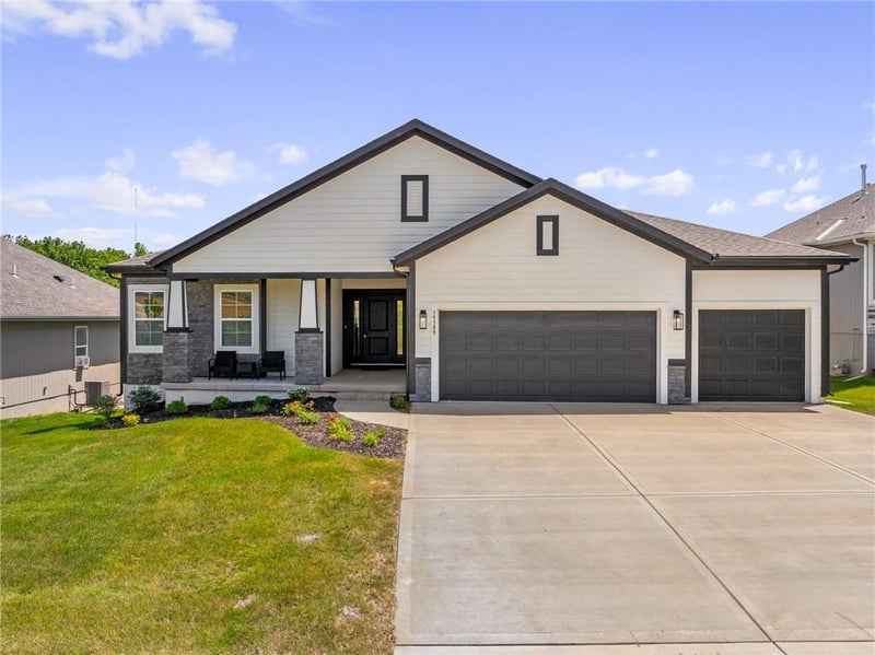 19613 114th St, Olathe, KS 66061