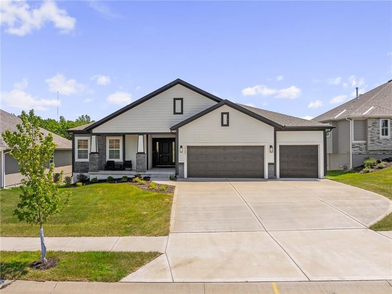 19613 114th St, Olathe, KS 66061