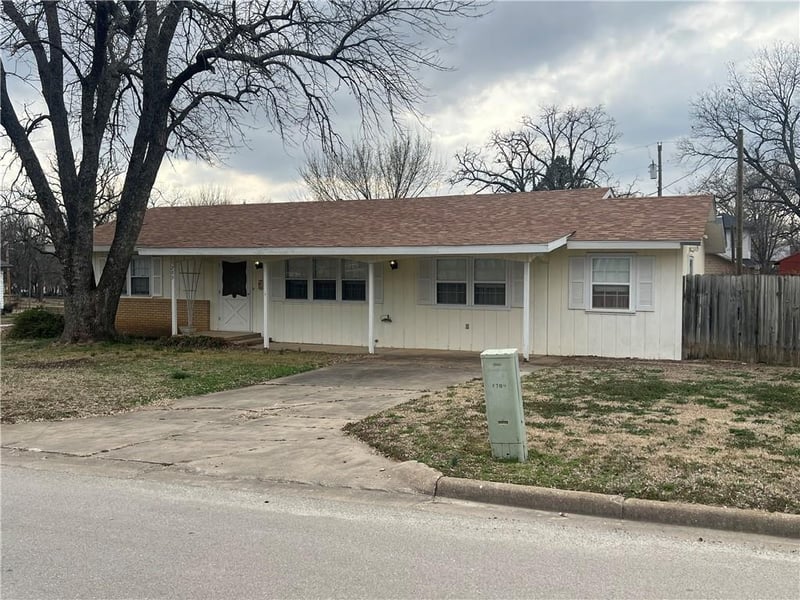 709 Montgomery St, Sedan, KS 67361