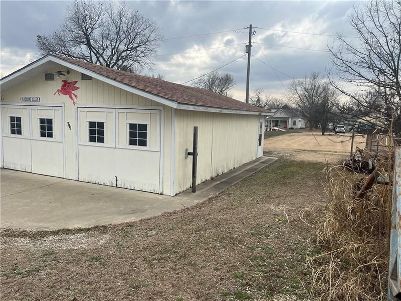 709 Montgomery St, Sedan, KS 67361