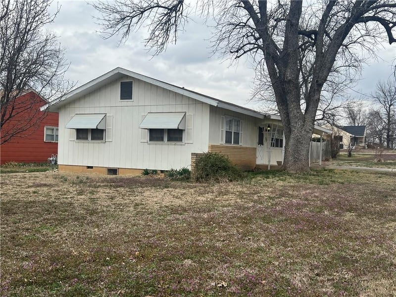 709 Montgomery St, Sedan, KS 67361