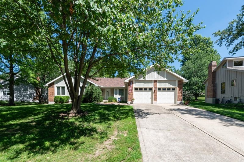 5116 Walden Dr, Kansas City, MO 64151