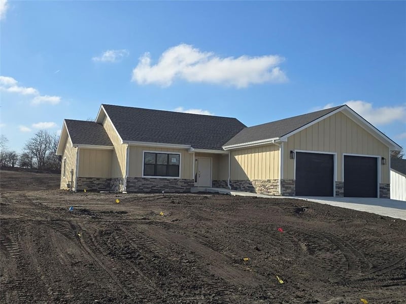 1003 George Ct, Effingham, KS 66023