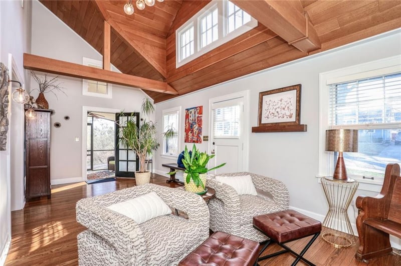 4921 Bell St, Kansas City, MO 64112