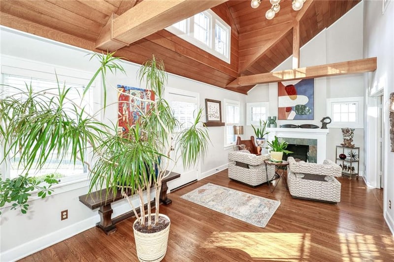 4921 Bell St, Kansas City, MO 64112