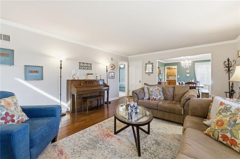 14401 Lookout Dr, Kansas City, MO 64139