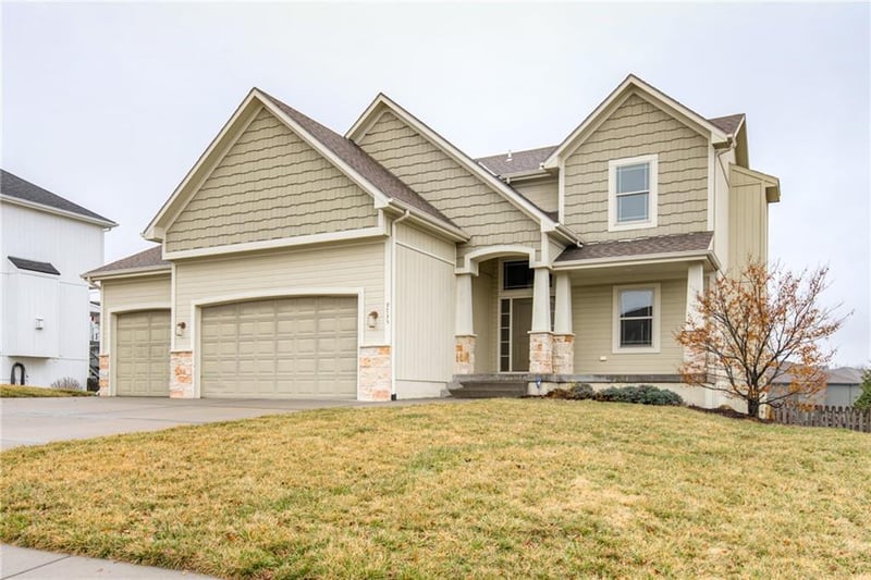 9735 Elm St, Kansas City, MO 64157