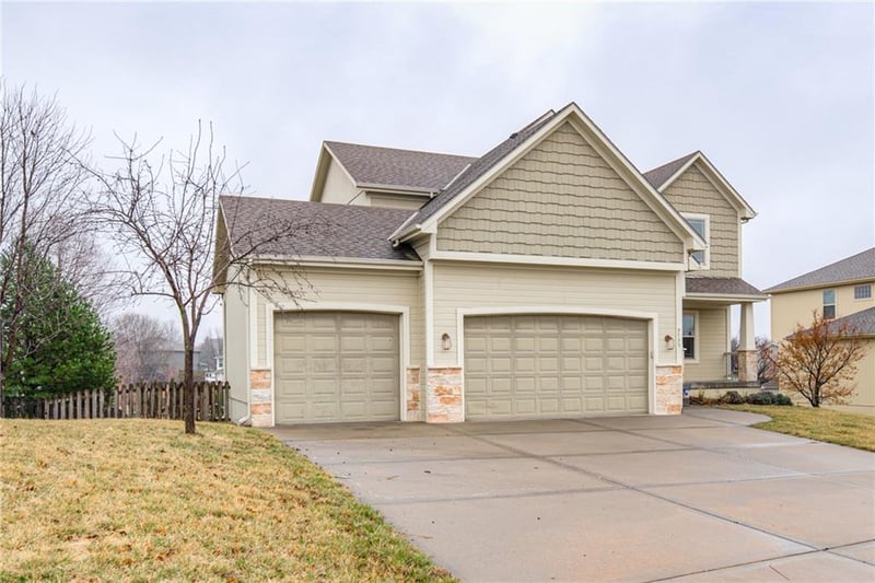 9735 Elm St, Kansas City, MO 64157