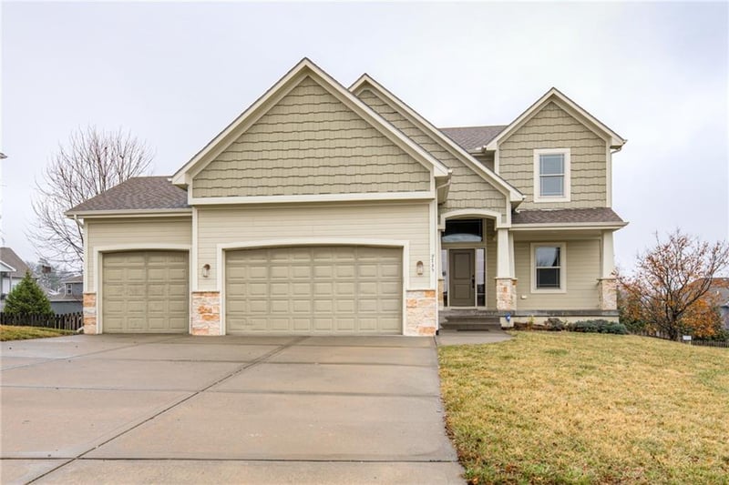 9735 Elm St, Kansas City, MO 64157