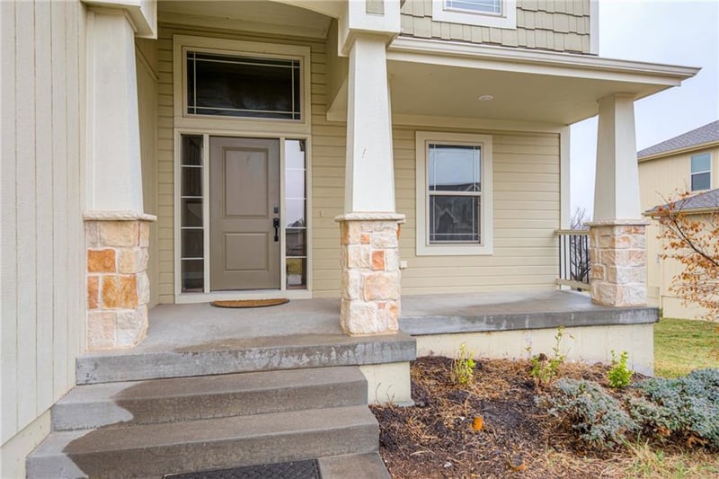 9735 Elm St, Kansas City, MO 64157