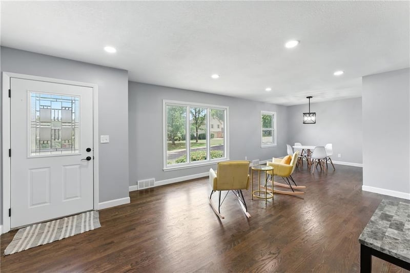 9916 Floyd St, Overland Park, KS 66212