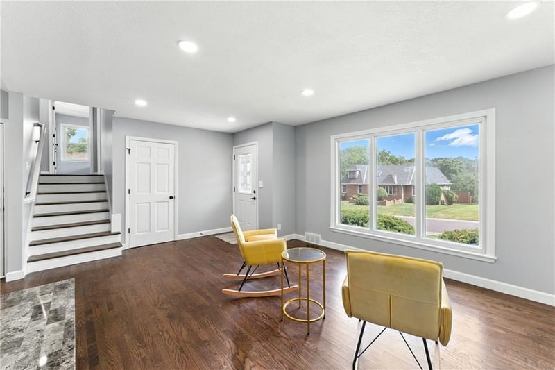 9916 Floyd St, Overland Park, KS 66212