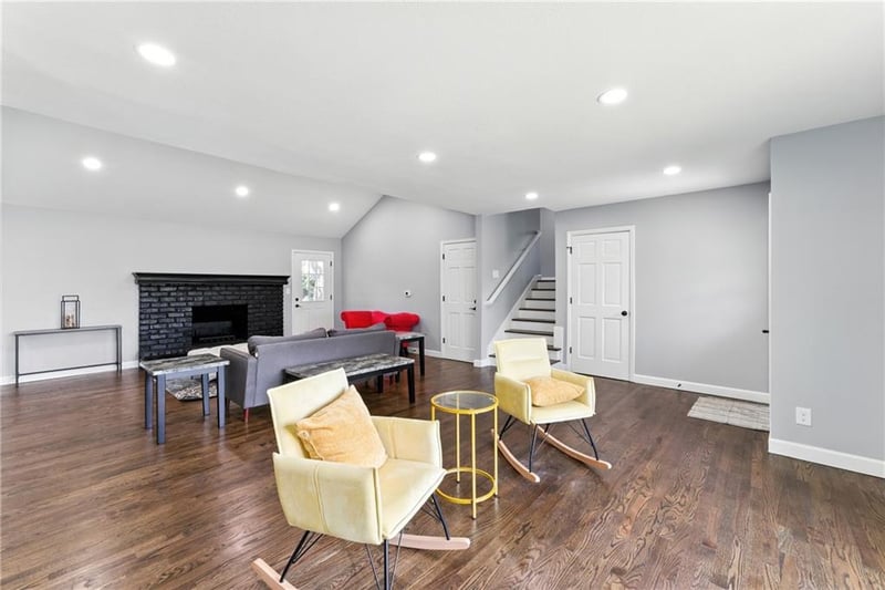 9916 Floyd St, Overland Park, KS 66212