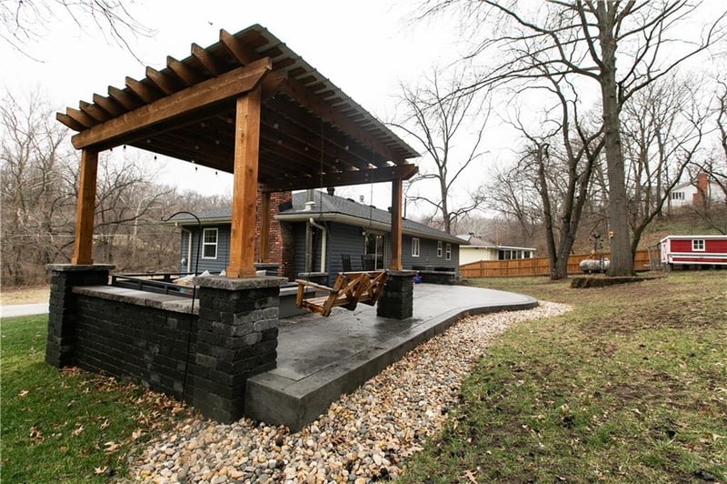 12108 66th St, Kansas City, MO 64152