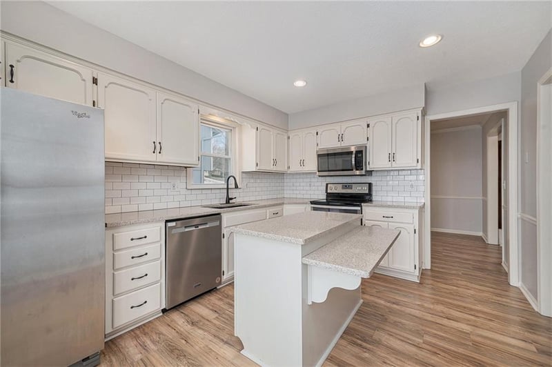 6410 Hilldale Dr, Kansas City, MO 64151