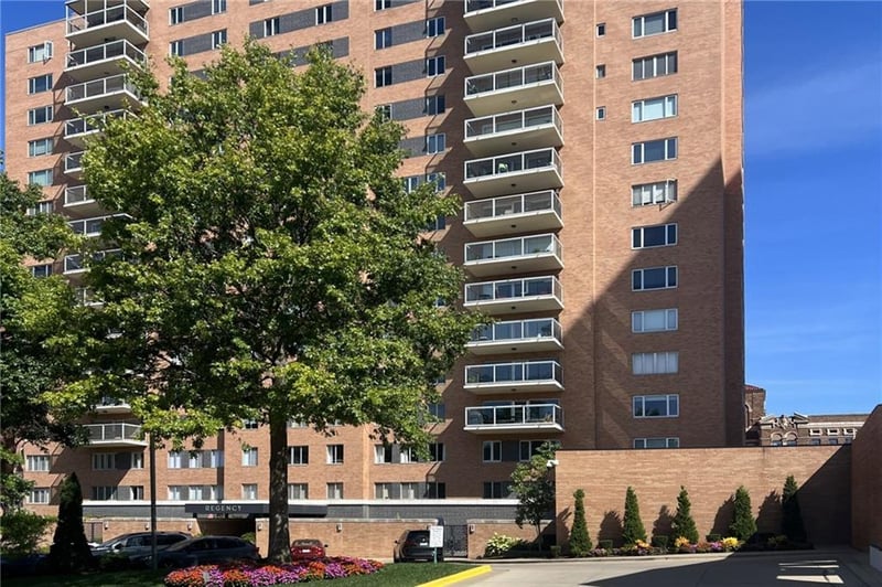 221 48th St #803, Kansas City, MO 64112