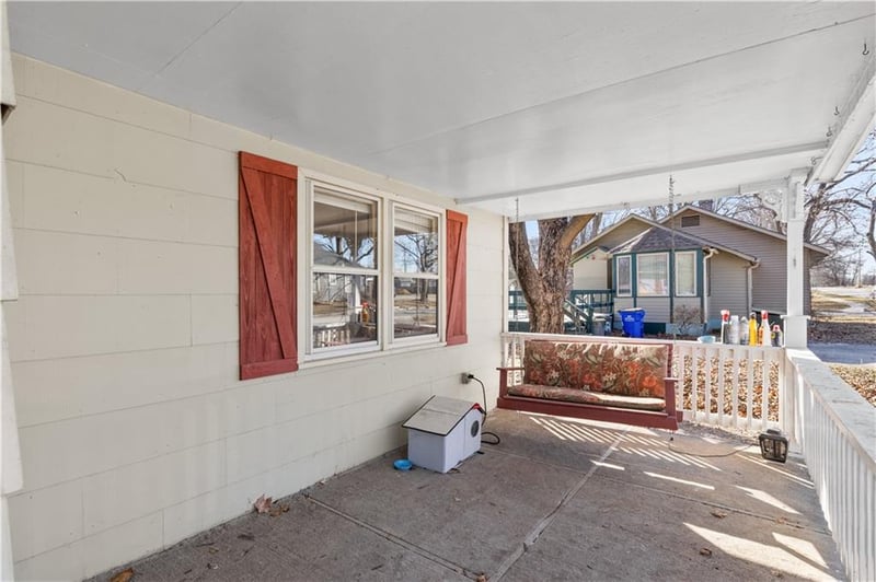 805 Rhodes Ave, Grandview, MO 64030