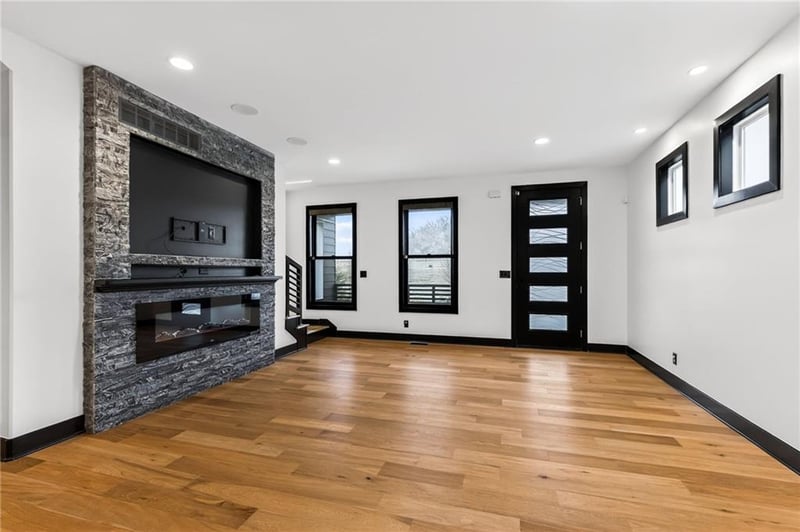930 Harmony Ave, Independence, MO 64056