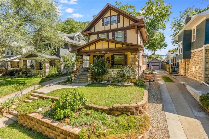 135 Elmwood Ave, Kansas City, MO 64123