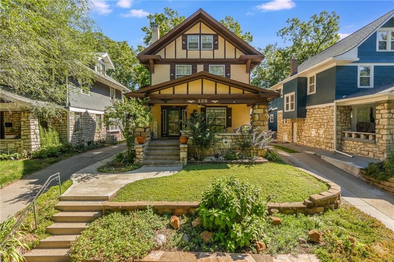 135 Elmwood Ave, Kansas City, MO 64123