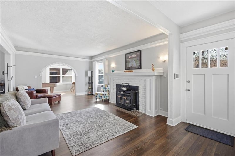 5921 Wornall Rd, Kansas City, MO 64113