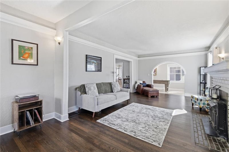 5921 Wornall Rd, Kansas City, MO 64113