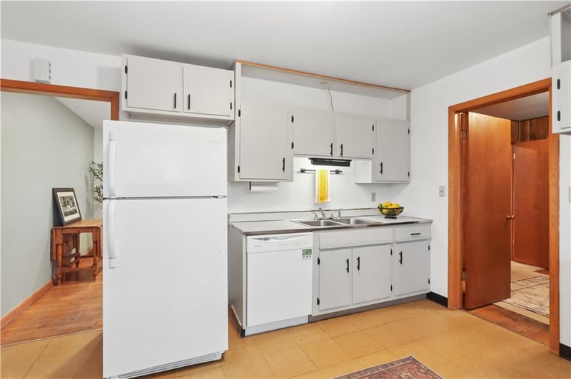 11412 Myrtle Ave, Kansas City, MO 64137