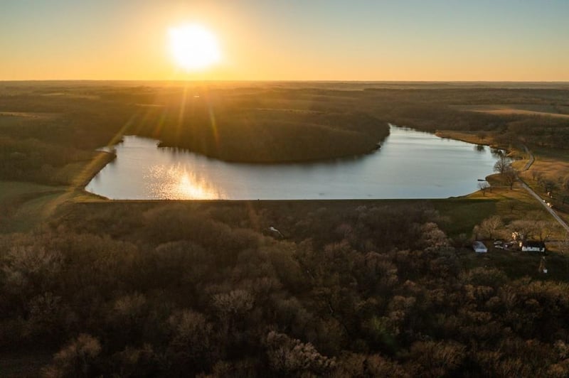 23076 Springdale Rd, Easton, KS 66020
