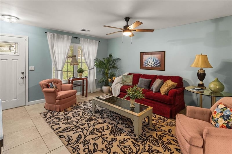 9253 Walnut St, Kansas City, MO 64114