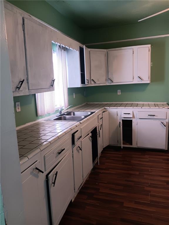 537 Cedar Ave, Independence, MO 64053