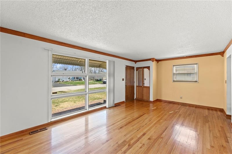 3234 36th St, Kansas City, KS 66104