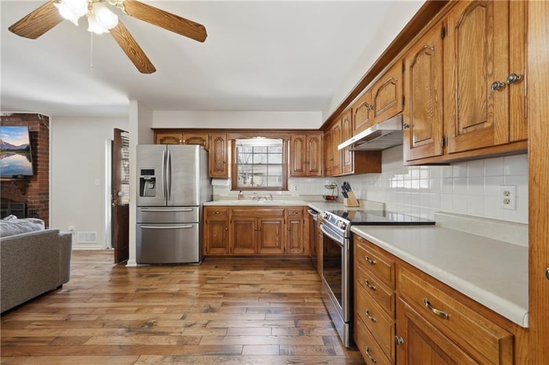 8108 72nd St, Overland Park, KS 66204