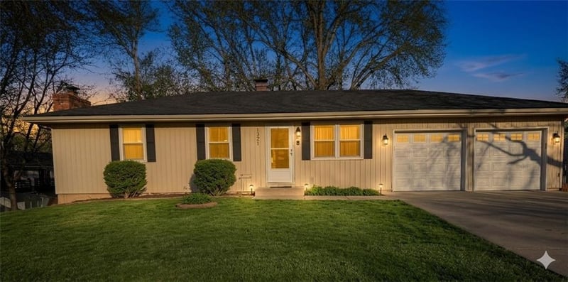 5821 Colorado Ave, Kansas City, MO 64119