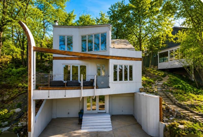 125 Lakeshore Dr, Lake Quivira, KS 66217