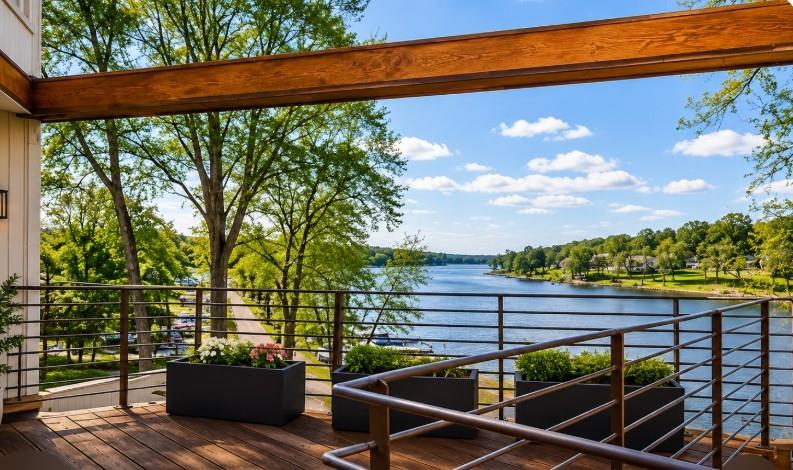 125 Lakeshore Dr, Lake Quivira, KS 66217