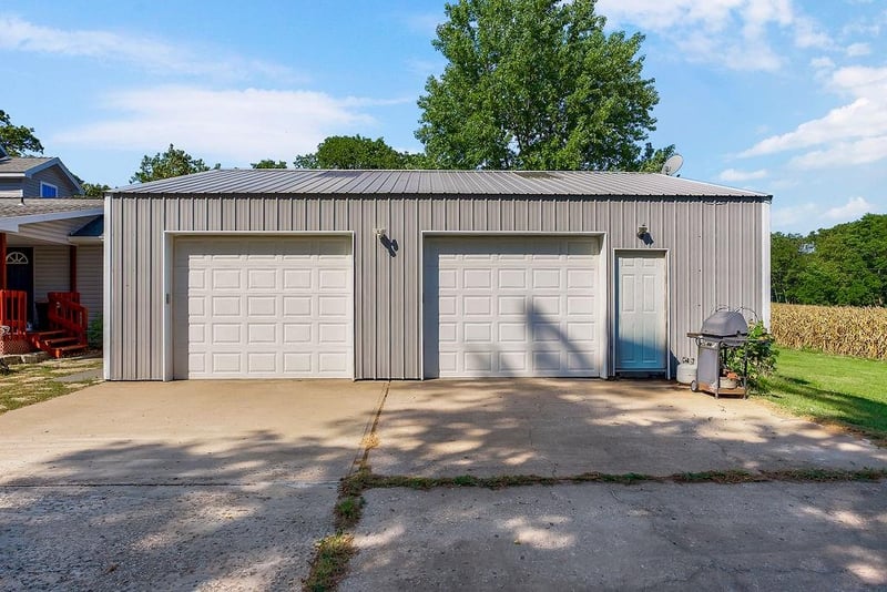 16321 Hildebrandt Rd, Leavenworth, KS 66048