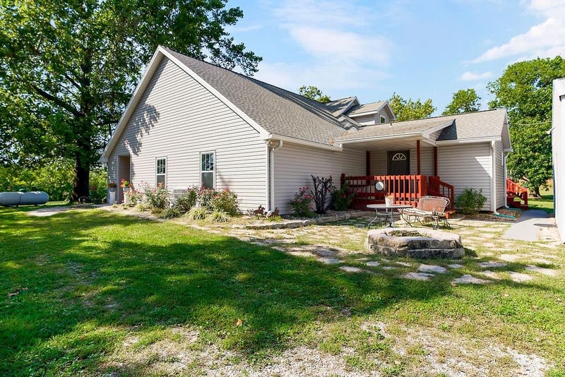 16321 Hildebrandt Rd, Leavenworth, KS 66048