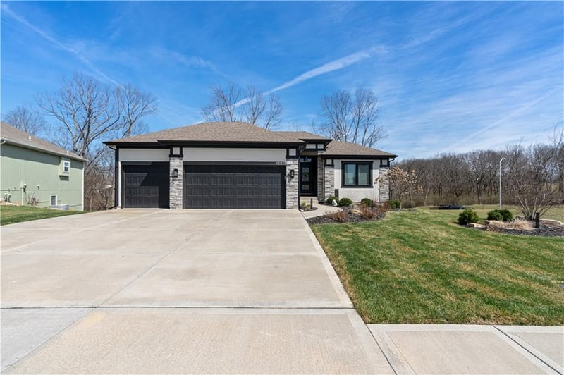 12213 Virginia Ave, Kansas City, MO 64165