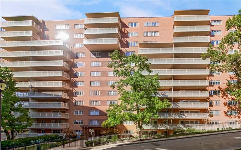 310 49th St #303, Kansas City, MO 64112