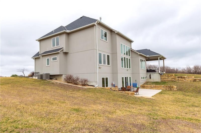 25060 159th St, Leavenworth, KS 66048