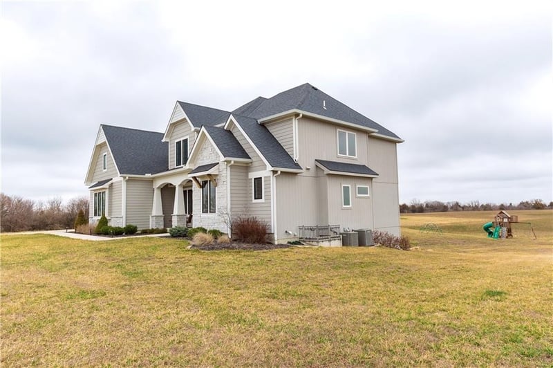 25060 159th St, Leavenworth, KS 66048